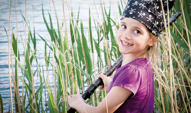 Hier fühlen sich Kinder wohl Kind am Ufer des Bernsteinsee Stüde