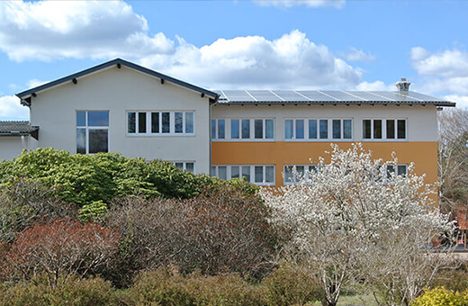 Haupthaus des Bernsteinsee Hotel mit Restaurant
