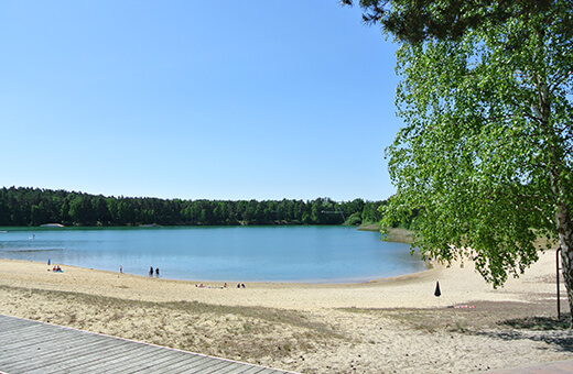 Blick auf den Bernsteinsee vom Steg