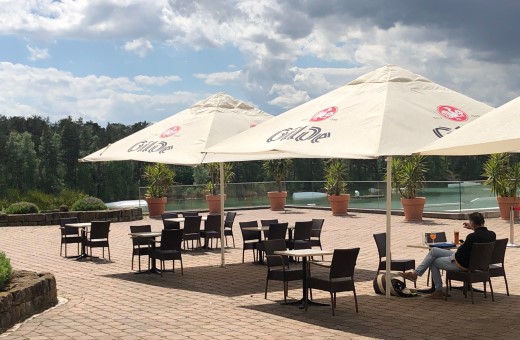 strandter Strandlounge Restaurant mit Zugang zur Strandterrasse
